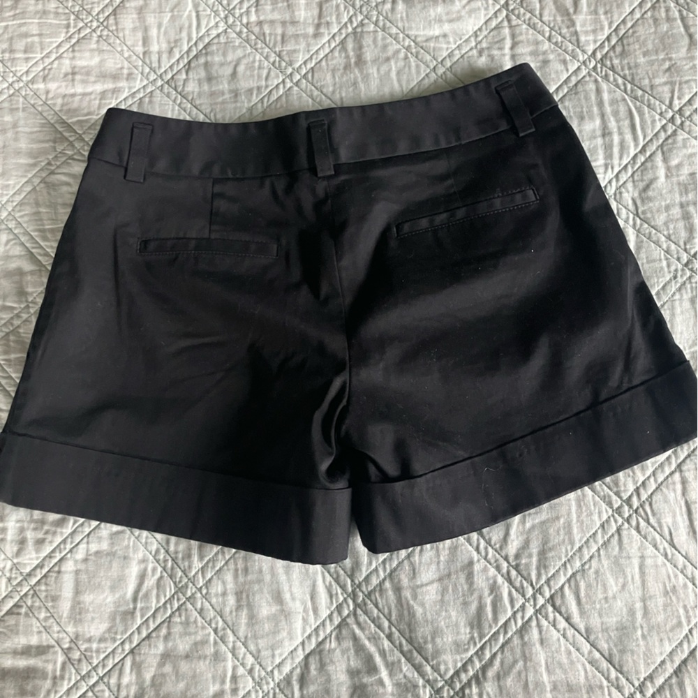 Express Shorts - Picture 4 of 9